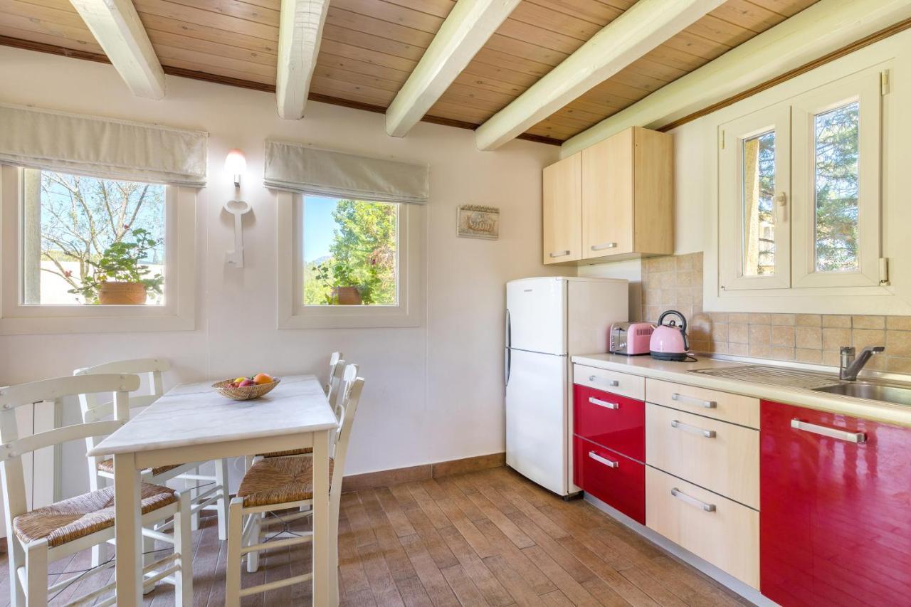 Petrinos Cottage Дафнила Экстерьер фото