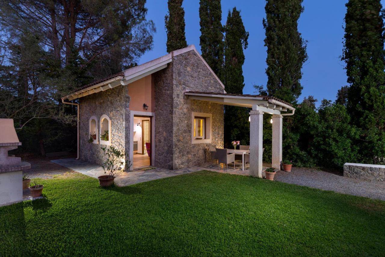 Petrinos Cottage Дафнила Экстерьер фото