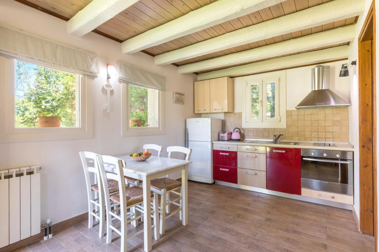 Petrinos Cottage Дафнила Экстерьер фото